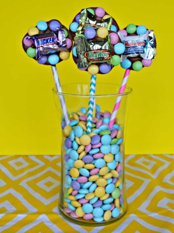 Grab some M&M'S Candies and Mars Minis and make this fun Edible Easter Centerpiece!