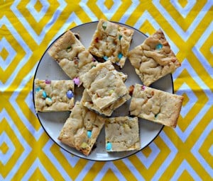 Looking for an easy and delicious Easter dessert? Try these tasty Easter M&M Blondies!