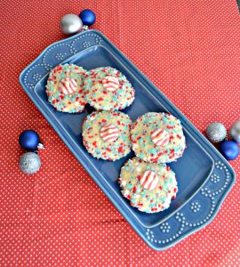 Looking for the perfect holiday cookie? Give these White Christmas Kiss Cookies a try