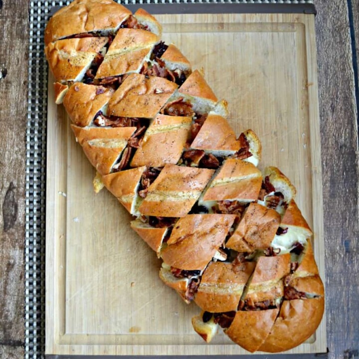 Looking for a holiday appetizer that doesn't take much effort? Check out my Baked Brie, Bacon, and Cranberry Pull Apart Bread