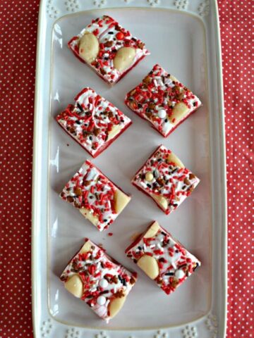 Want to give a fun foodie gift this holiday? Give this tasty Sugar Cookie Dough Fudge