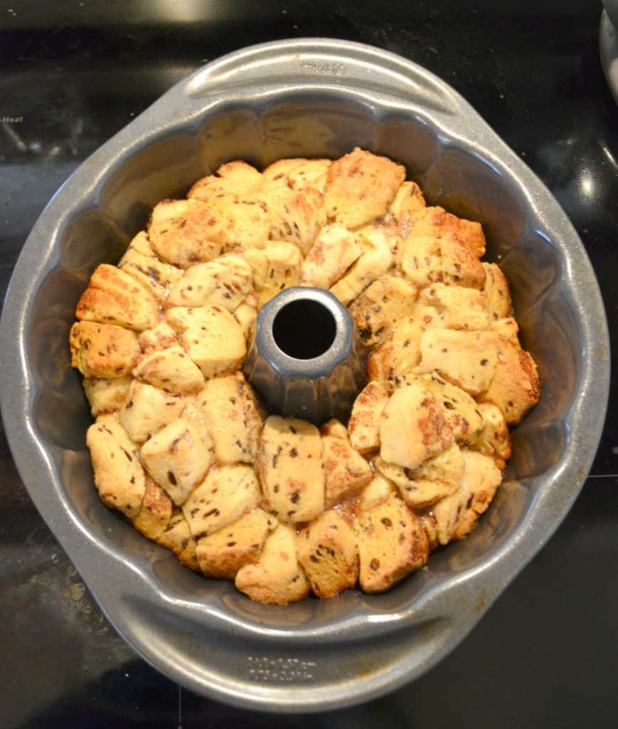 You don't have to spend a lot of time on your Mardi Gras dessert...make this easy Mardi Gras Monkey Bread!