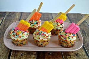 Looking for a fun summer treat? Check out my Lemon Popsicle Cupcakes!