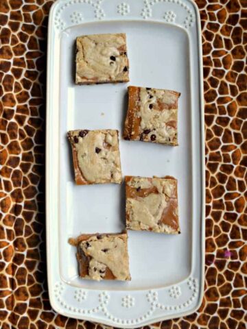 Grab one of these mouth watering Salted Caramel Brown Butter Chocolate Chip Bars