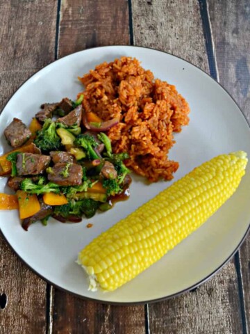 Looking for a quick and easy weeknight meal? Shaking Beef with Vietnamese Red Rice should be on your menu!