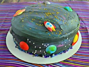 A few colors of frosting make the most awesome galaxy Space Cake!
