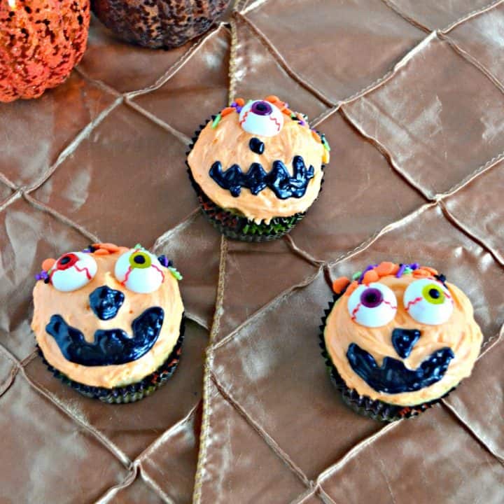 Have a little one that loves to help? Have them help you decorate these Caramel Swirl Silly Pumpkin Cupcakes!