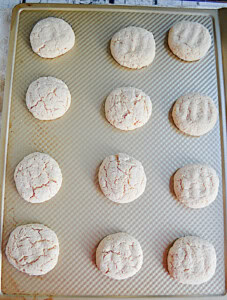 A baking sheet with 12 cookies baked on it.