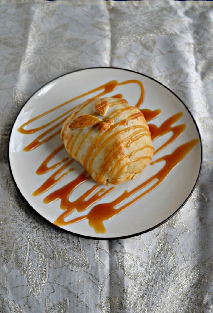 Butterscotch Pear and Pecan Dumplings with Caramel Sauce - Hezzi-D's ...