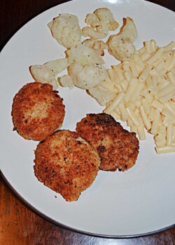 A plate with 3 Tuna Croquettes, a scoop of mac n cheese, and cauliflower.