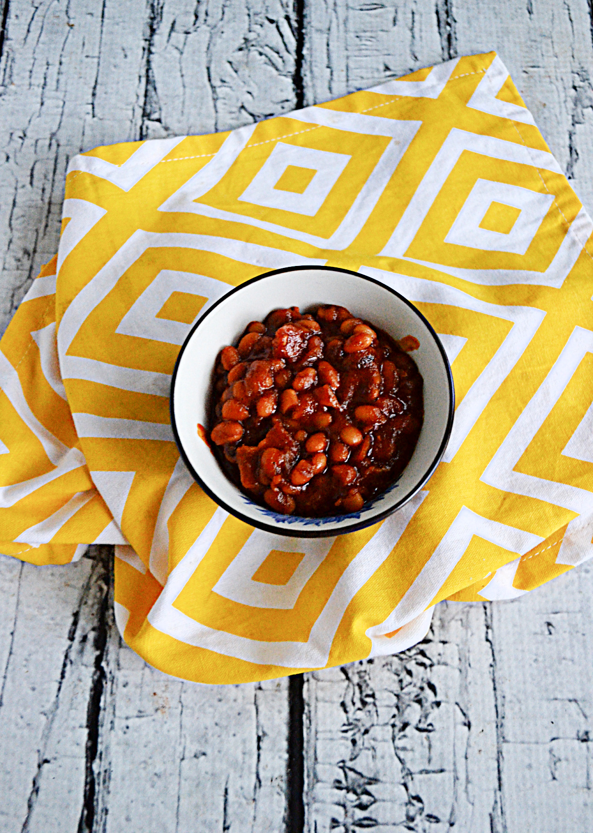 A bowl of baked beans.