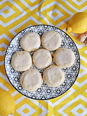 A plate of lemon cookies.