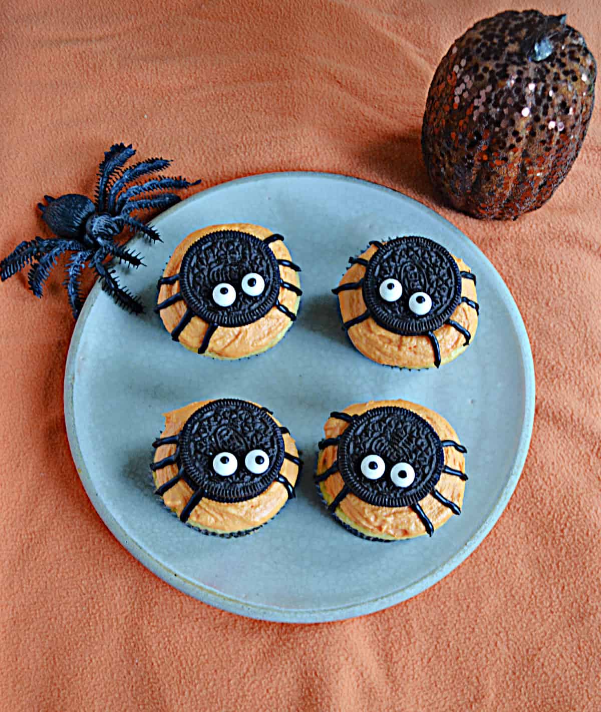 Easy Spider Cupcakes #HalloweenTreatsWeek