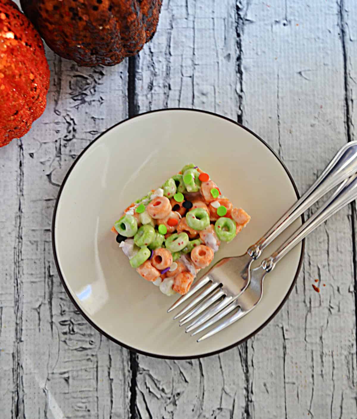 A square of Apple Jacks cereal treats with 2 forks.